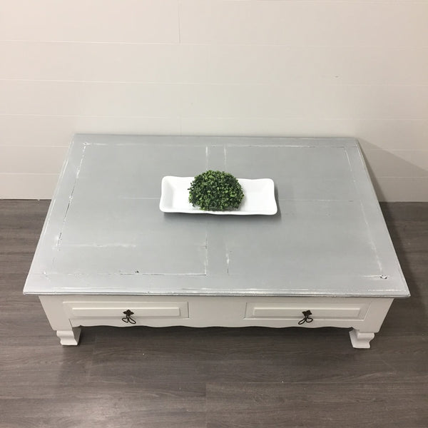 Rustic Farmhouse Style Coffee Table