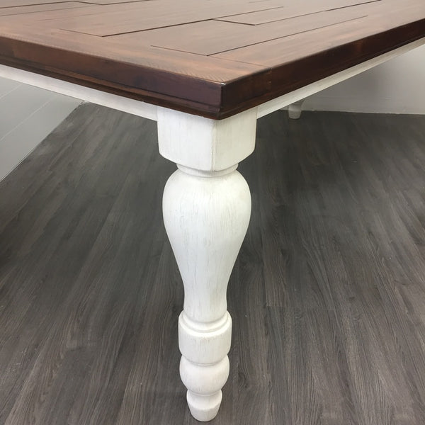 Marsilona Harvest Table