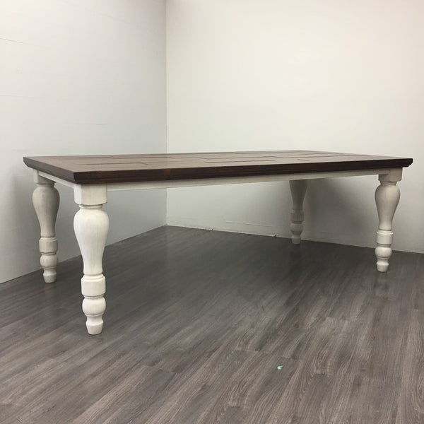 Marsilona Harvest Table